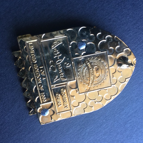 Vintage Sleeping Beauty Collectible pin - Picture 2 of 3